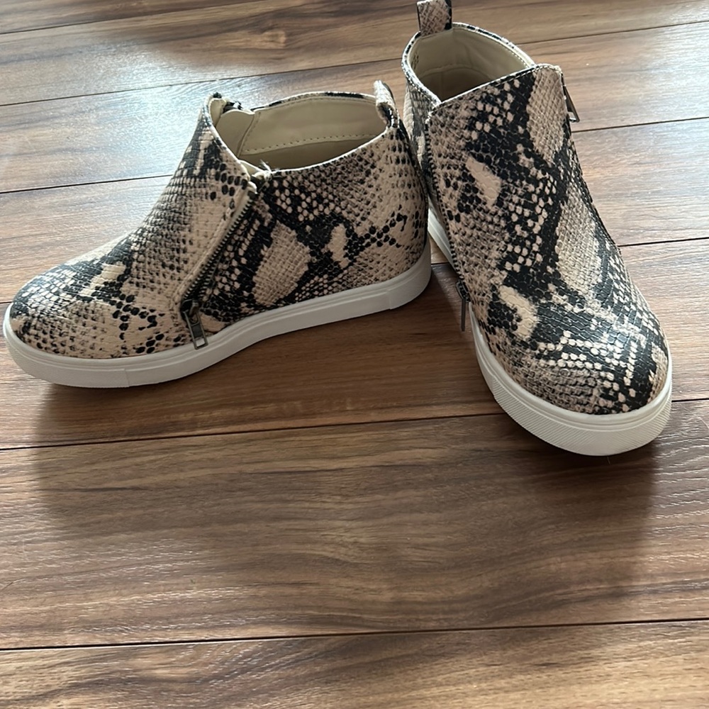 Time and Tru Wedge Shoes